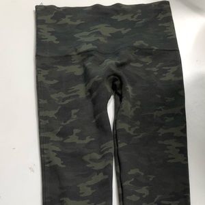 SPANX army green camo leggings. Like new!
